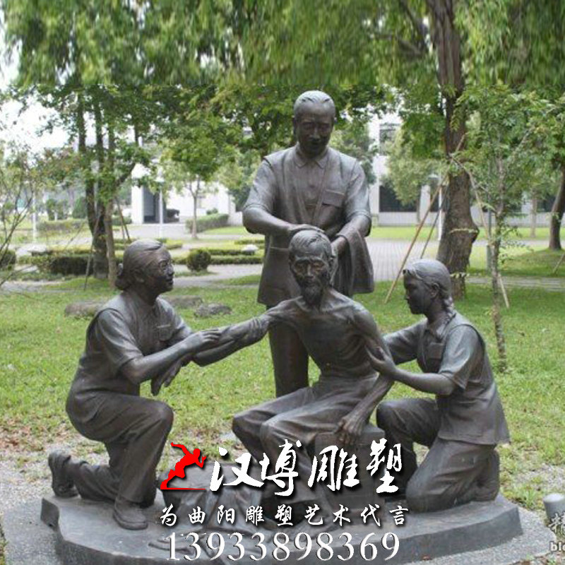 玻璃钢铜雕,给老人洗澡雕像,民俗文化雕塑
