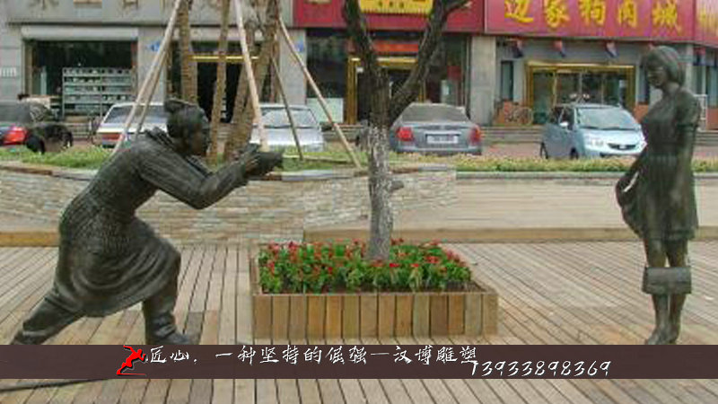 铸铜人物雕塑,拍照小品雕像,铜雕制作加工厂